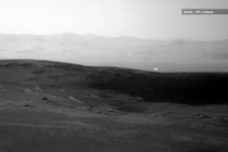 Ánh sáng trắng kỳ lạ và giả thuyết về sự sống trên Sao Hỏa