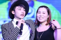 Ít ai ngờ, mẹ của Sơn Tùng M-TP trẻ trung, sành điệu cỡ này