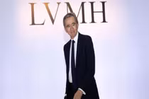 Ông chủ hãng thời trang vượt mặt Bill Gates