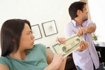 Ngộp thở vì vợ quản lý tiền nong quá chặt