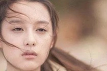 Tôi thất kinh nghe chuyện về vết đinh trên cánh tủ nhà chị gái