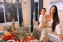 Quý tử nhà Phạm Hương lớn nhanh như thổi