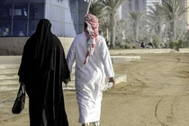 Video: Vợ đòi ly hôn vì chồng UAE quá lãng mạn, suốt ngày tặng quà