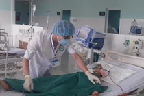 Bé 6 tuổi nghịch súng cướp cò, đạn bắn xuyên thái dương anh trai