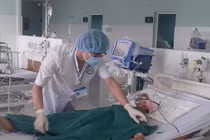 Bé 6 tuổi nghịch súng cướp cò, đạn bắn xuyên thái dương anh trai