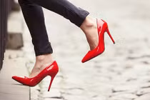 Giải cứu cho đôi chân bị tổn thương bởi những đôi giày cao gót