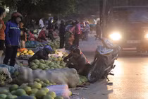 Đặc sản rớt giá, rẻ nhất 20 năm qua, dân soi đèn đi chợ thâu đêm