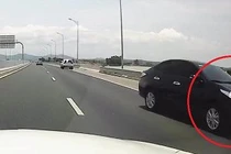 Video: Ô tô con đi ngược chiều kiểu 'giết người' trên cao tốc Hải Phòng - Quảng Ninh