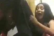 Rapper Mỹ mang thai 7 tháng xô xát với fan tại trung tâm mua sắm