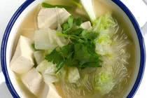 Video: Canh miến nấu cải thảo, đậu phụ dễ làm cho ngày nóng