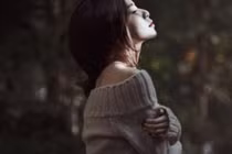 Đàn bà một đời chồng: Mệt mỏi quá thì ôm con rồi đứng dậy