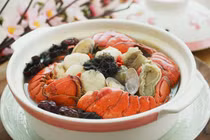 Video: Canh hải sản ngập đuôi tôm hùm, bào ngư thượng hạng