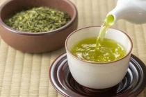 2 loại nước nên uống buổi sáng, 2 loại nên tránh xa 