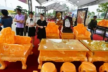 Chiêm ngưỡng bộ bàn ghế đá quý trị giá 8 tỷ tại Hà Nội