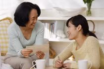 Bức ảnh hé lộ mối quan hệ giữa bố chồng giàu có và chị dâu 