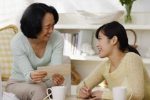 Bức ảnh hé lộ mối quan hệ giữa bố chồng giàu có và chị dâu 