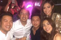 Vợ chồng Tăng Thanh Hà rạng rỡ hội ngộ 3 em út quyền lực