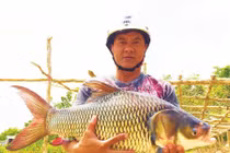 Xóm lặn "độc nhất" miền Tây