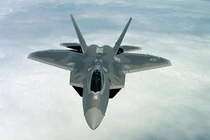 Video cận cảnh siêu chiến đấu cơ F-22 Raptor nhào lộn trên không