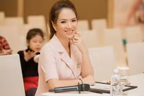 Bà mẹ hai con Đan Lê khoe vẻ đẹp không tuổi