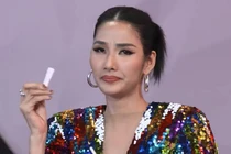 Sự cố ăn chè đậu gây sốt mạng xã hội của Á hậu Hoàng Thùy