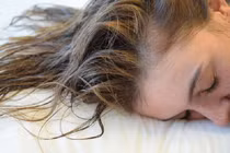 Thói quen trước khi ngủ gây hại sức khỏe 