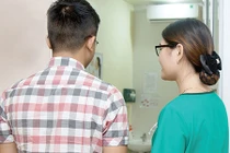 Vợ chồng "méo mặt" tại "phòng hạnh phúc"