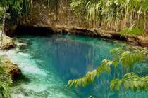 Bí mật ẩn chứa bên trong dòng sông không nguồn có màu xanh lạ kỳ