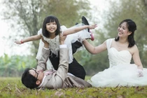 Có vợ đẹp con ngoan, chồng vẫn lén lút qua lại với mẹ con tình cũ