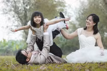 Có vợ đẹp con ngoan, chồng vẫn lén lút qua lại với mẹ con tình cũ