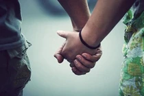 Vẫn bên nhau dù chồng đang mắc nợ tiền tỷ