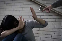 Chồng cũ làm điều đáng khinh bỉ cầu mong tôi tha thứ