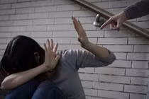 Chồng cũ làm điều đáng khinh bỉ cầu mong tôi tha thứ