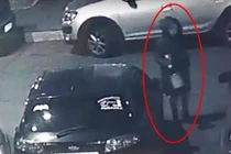 Người đàn ông vô gia cư cứu mạng bé gái sơ sinh bị mẹ vứt bỏ