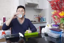 Để chồng ở xa nhưng vợ Chí Tài đánh dấu chủ quyền đầy nhà