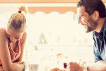 Trời sinh đôi mắt để dòm cái chi?