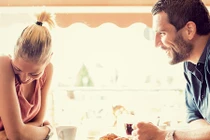 Trời sinh đôi mắt để dòm cái chi?