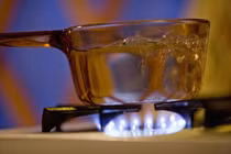 Rùng mình cách trả thù thô bạo của vợ Hoạn Thư trong cơn “cuồng ghen”