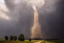 Video: Tiết lộ bí ẩn "vùng chết chóc" tồn tại bên trong cơn lốc xoáy