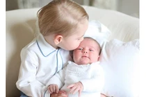 Công nương Kate khoe ảnh hoàng tử út