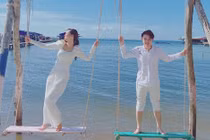 Đông Nhi và Ông Cao Thắng vẫn mắc cỡ khi được gọi là 'vợ chồng son'