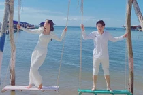 Đông Nhi và Ông Cao Thắng vẫn mắc cỡ khi được gọi là 'vợ chồng son'