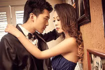 Tôi phải làm gì khi bắt tận tay vợ trẻ ngoại tình?