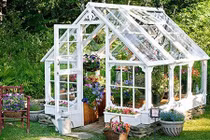 Tận dụng vật liệu cũ tạo nhà kính, điểm nhấn hút mắt trong vườn