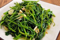 Tuyệt chiêu làm món rau khoai lang xào tỏi trị nhiều bệnh