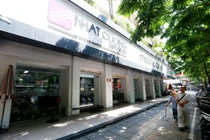 Video: Nhật Cường Mobile vẫn đón khách sau khi ông chủ bị khởi tố