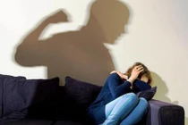 Người cha hơn 10 năm liên tục hành hạ và bỏ đói con trai ruột