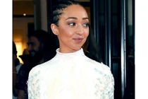 Tóc ngắn cũn vẫn có thể tết và tạo kiểu để xinh như công chúa