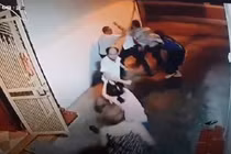 Video: Hàng xóm đánh nhau vì đất đai