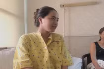 Hải Băng đẻ con trai, bà xã Lê Hoàng trả nợ cược ngay 100 triệu 